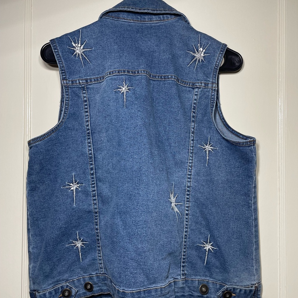 Baccini Light Wash Denim Top with Contrast Stitching Vintage - Picture 2 of 9